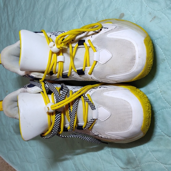 Mazino Sneakers - Picture 1 of 4